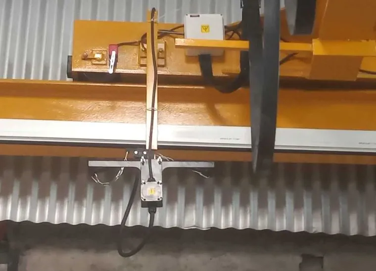 detalle de fin de carrera instalado en la testera