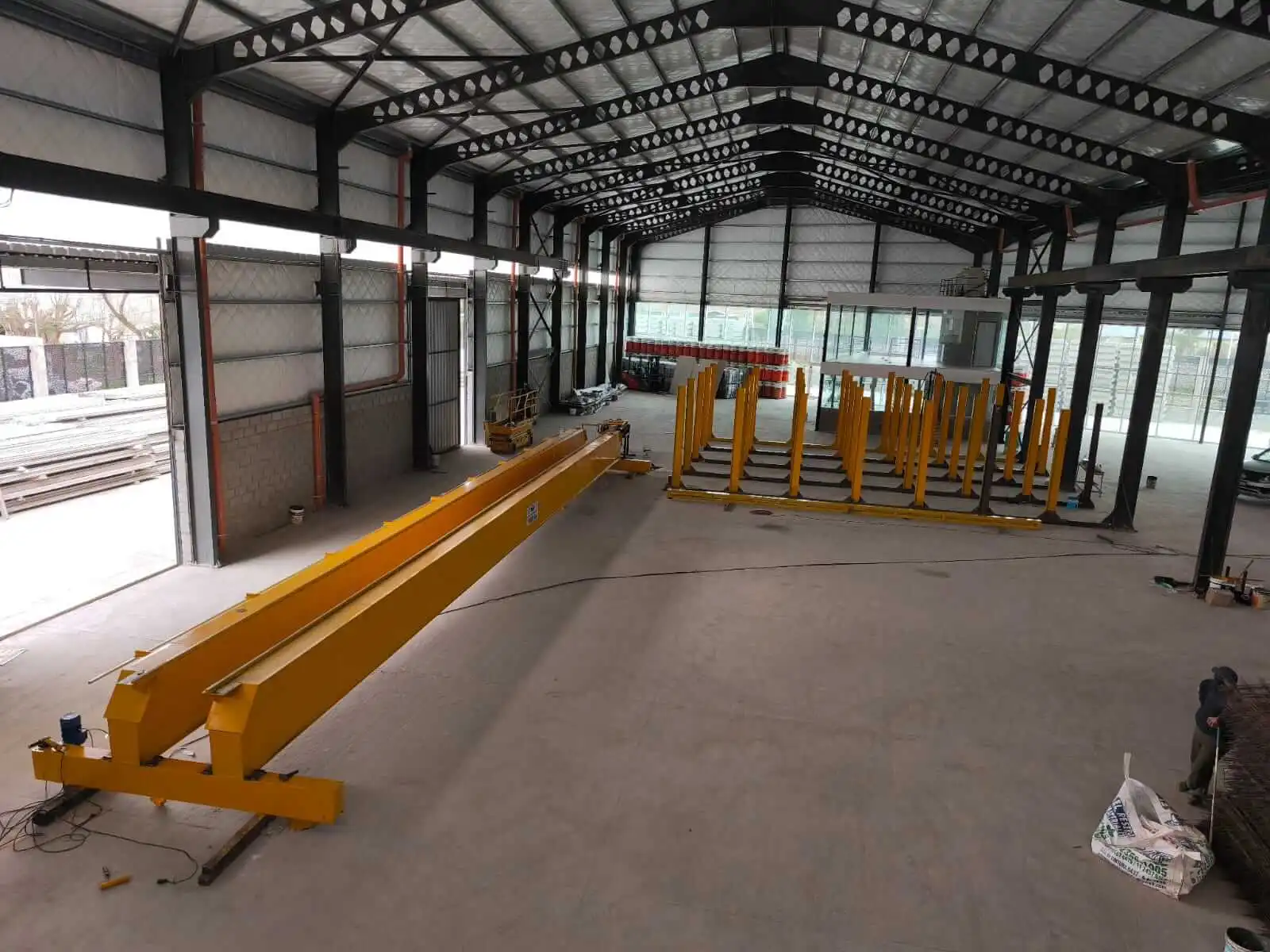 puente grua en el suelo, vista en perspectiva