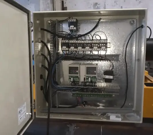 tablero electrico visto en detalle